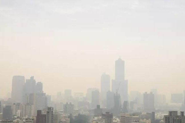 秋高氣燥，警惕“三手煙”！空氣凈化除濕機(jī)